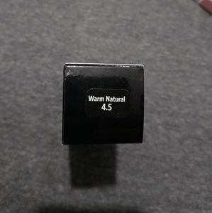 Bobbi Brown Luminous Moisturizing Treatment Founda